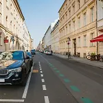 Homely Berlin - Central, Spacious, Rosenthaler Platz I Cafe
