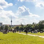 Homely Berlin - Central, Spacious, Rosenthaler Platz I Cafe
