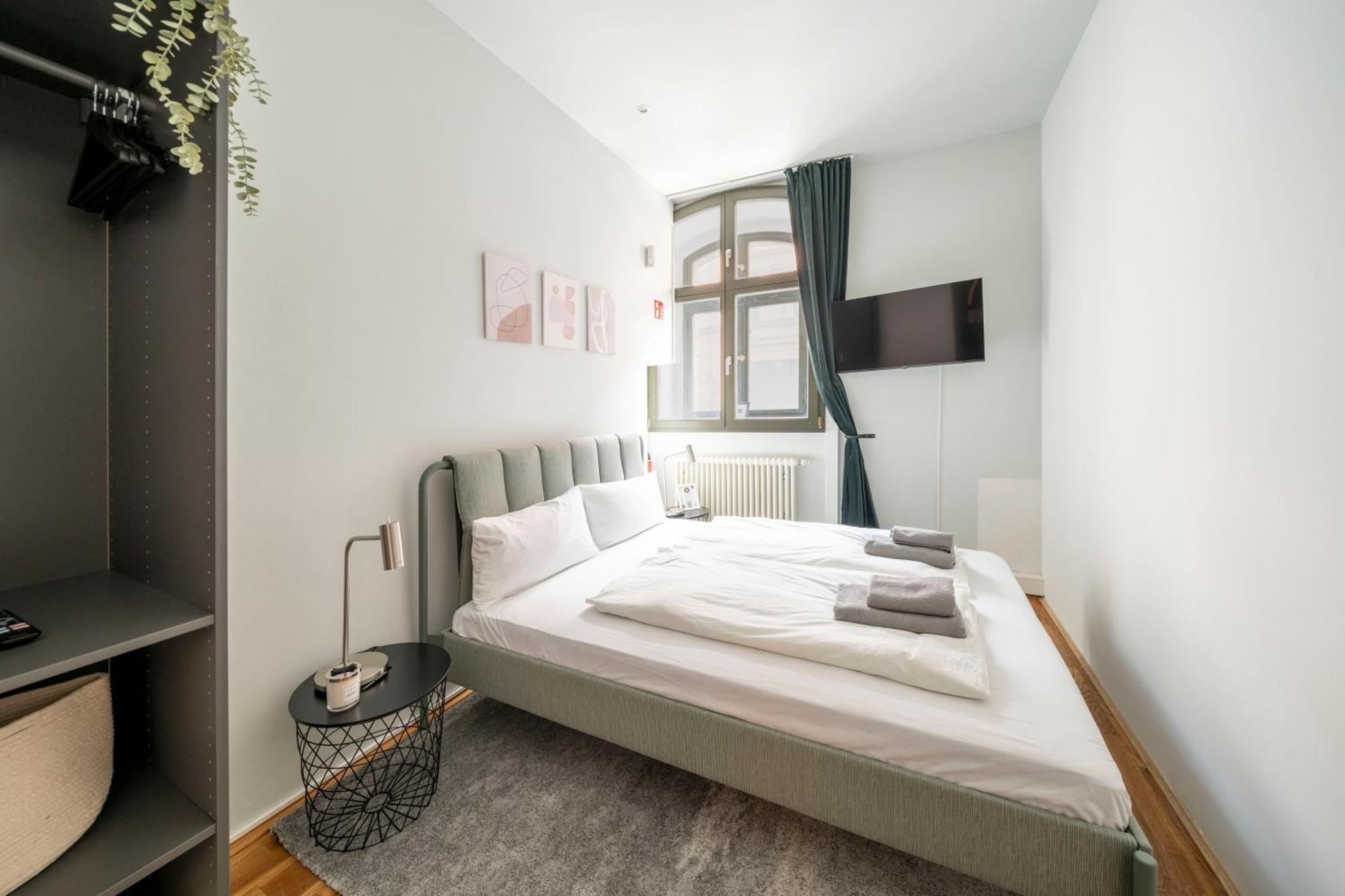 Homely - Central, Spacious, Rosenthaler Platz I Cafe Appartement