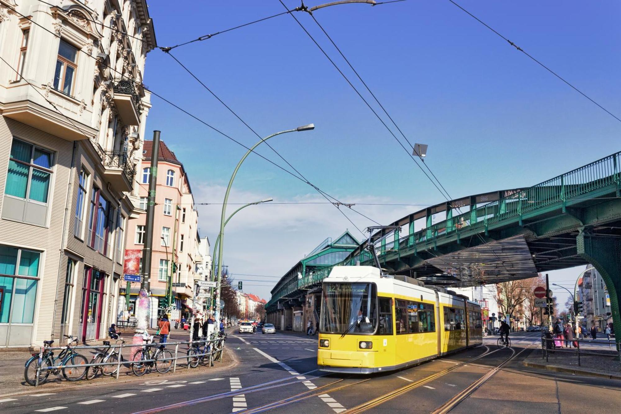 Homely - Central, Spacious, Rosenthaler Platz I Cafe Appartement Berlijn